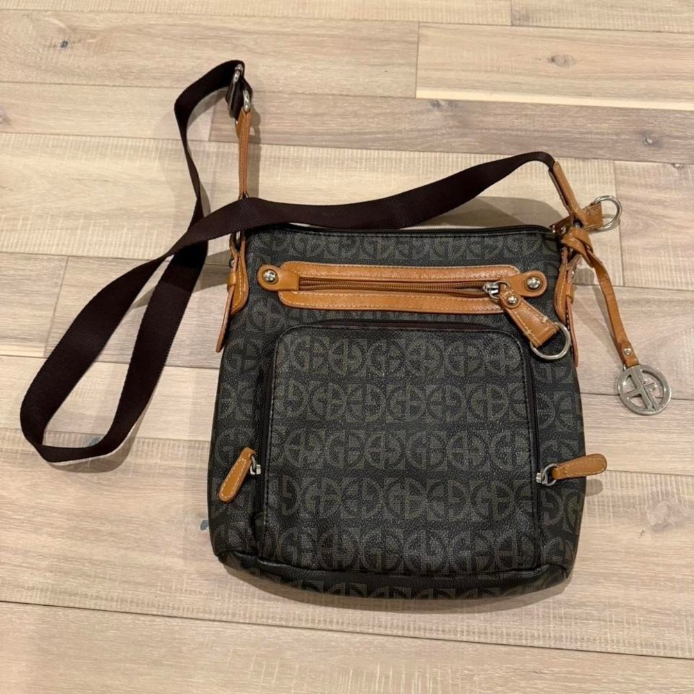 Giani Bernini Block Signature Crossbody bag